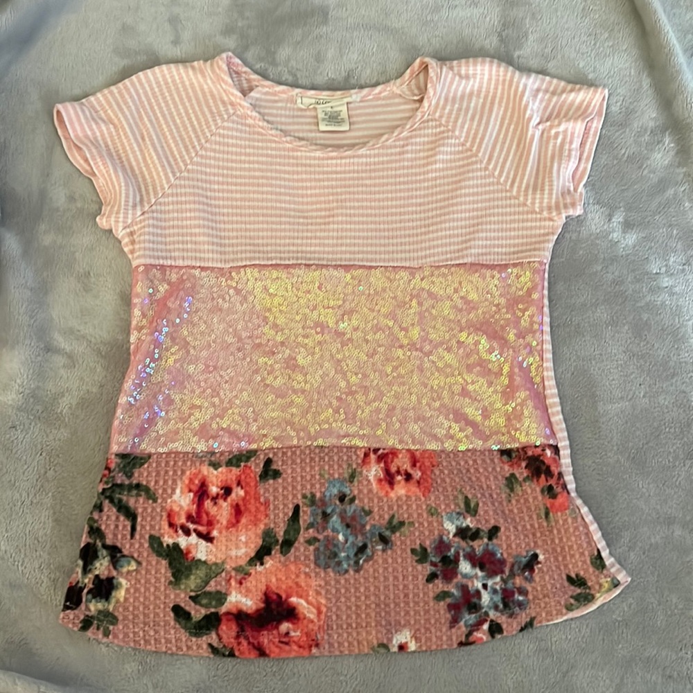 Cute t-shirt size Large